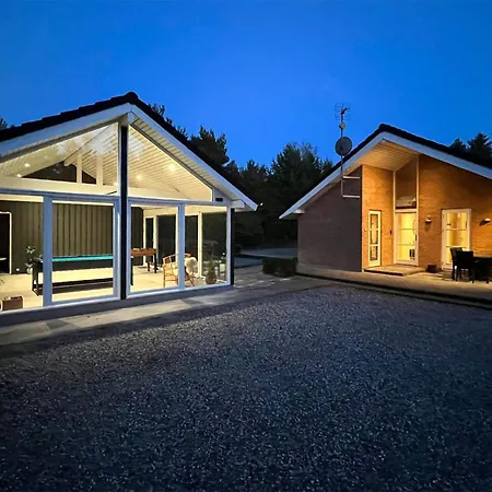 5 Bedroom Awesome In *