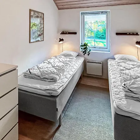 5 Bedroom Awesome In *