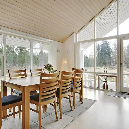 Lyngshuse Xi بيت للعطل *